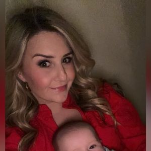 Meet your Posher, Brooke. I am willing to bundle items if wanted!